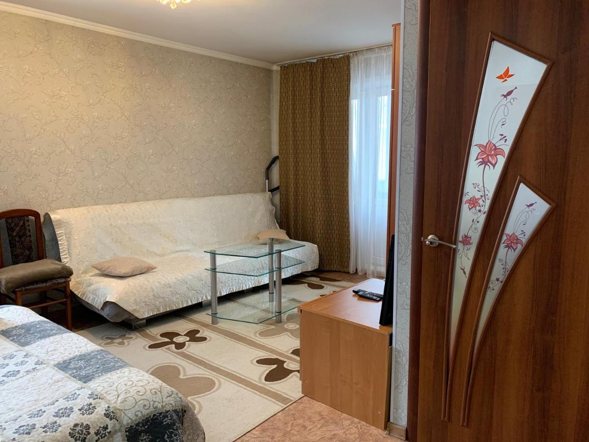 Уютная Квартира В Центре По Ул Гоголя Karagandy Exteriör bild