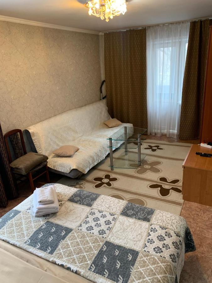 Уютная Квартира В Центре По Ул Гоголя Karagandy Exteriör bild