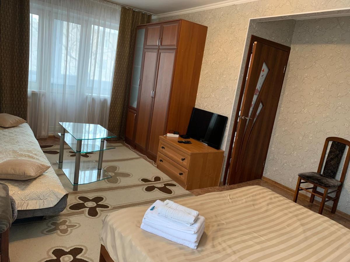 Уютная Квартира В Центре По Ул Гоголя Karagandy Exteriör bild