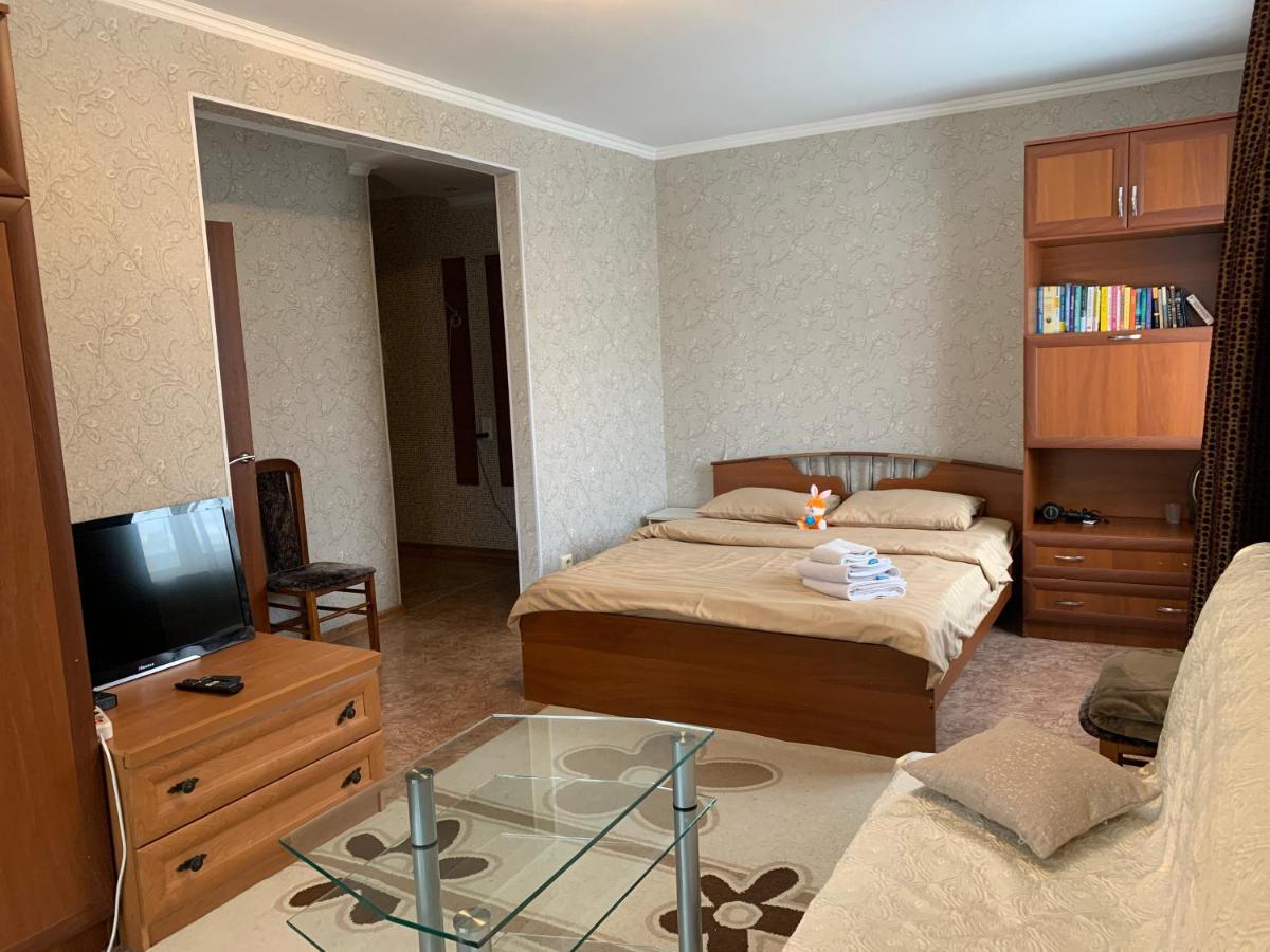 Уютная Квартира В Центре По Ул Гоголя Karagandy Exteriör bild